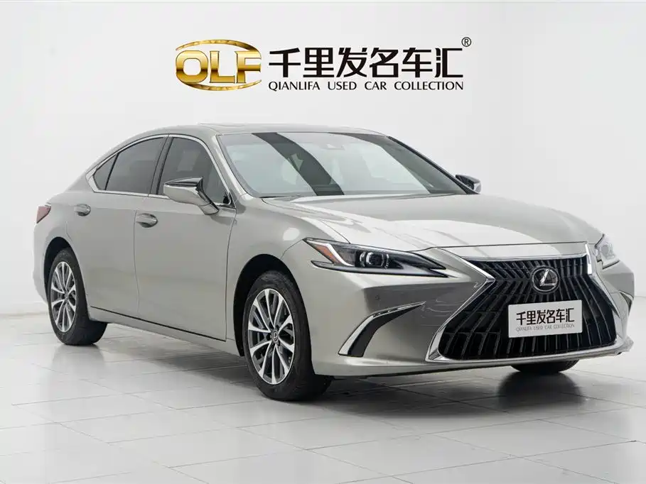 Lexus ES 2024