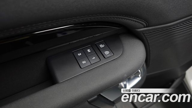 Land Rover Discovery 2023