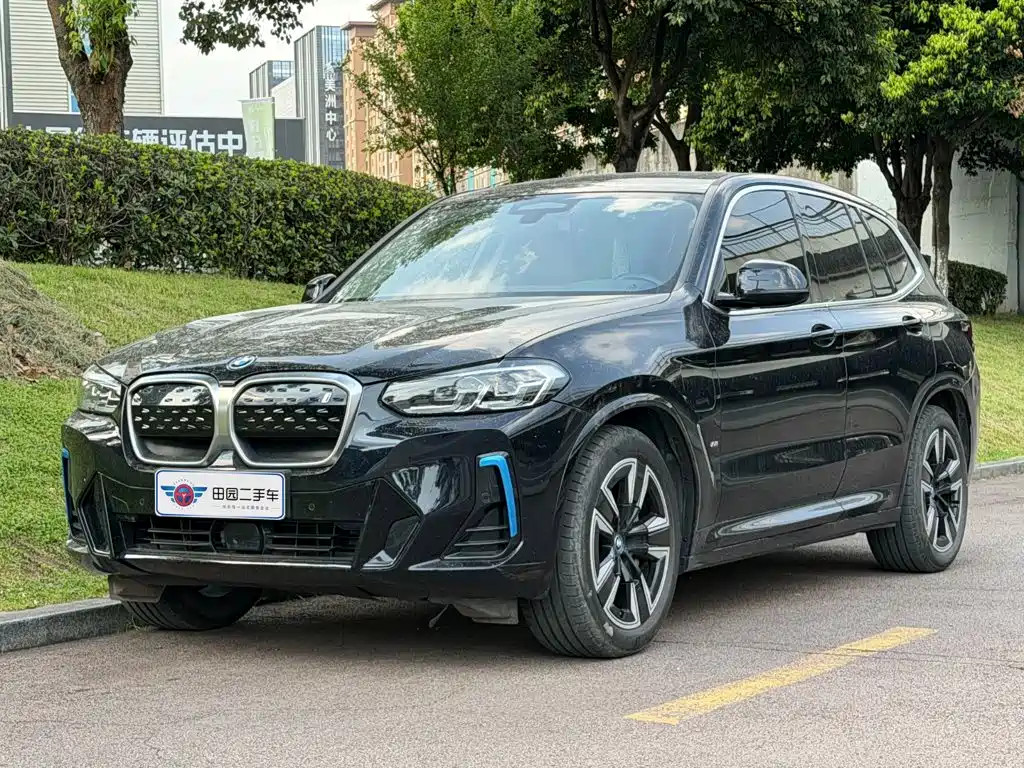 BMW iX3 2023