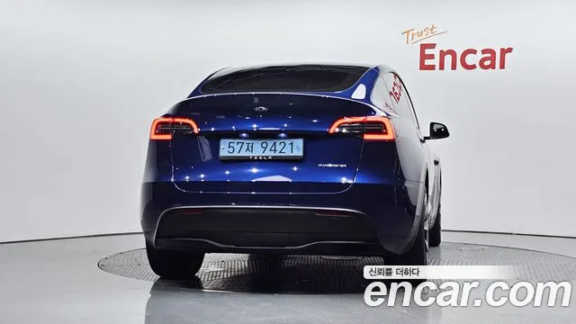 Tesla Model Y 2024