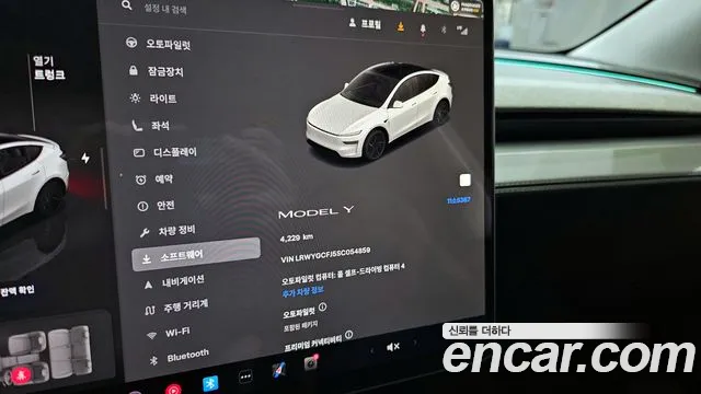 Tesla Model Y 2025