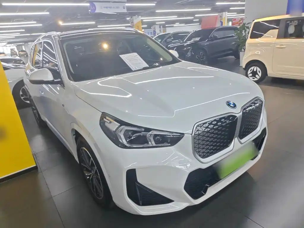 BMW iX1 2025