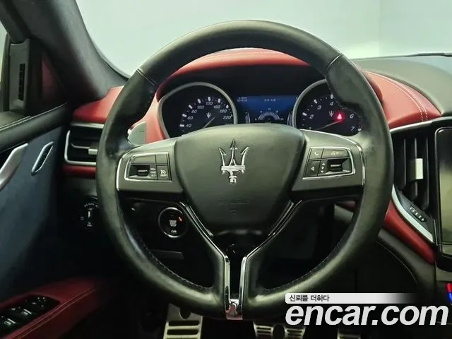 Maserati Ghibli 2021