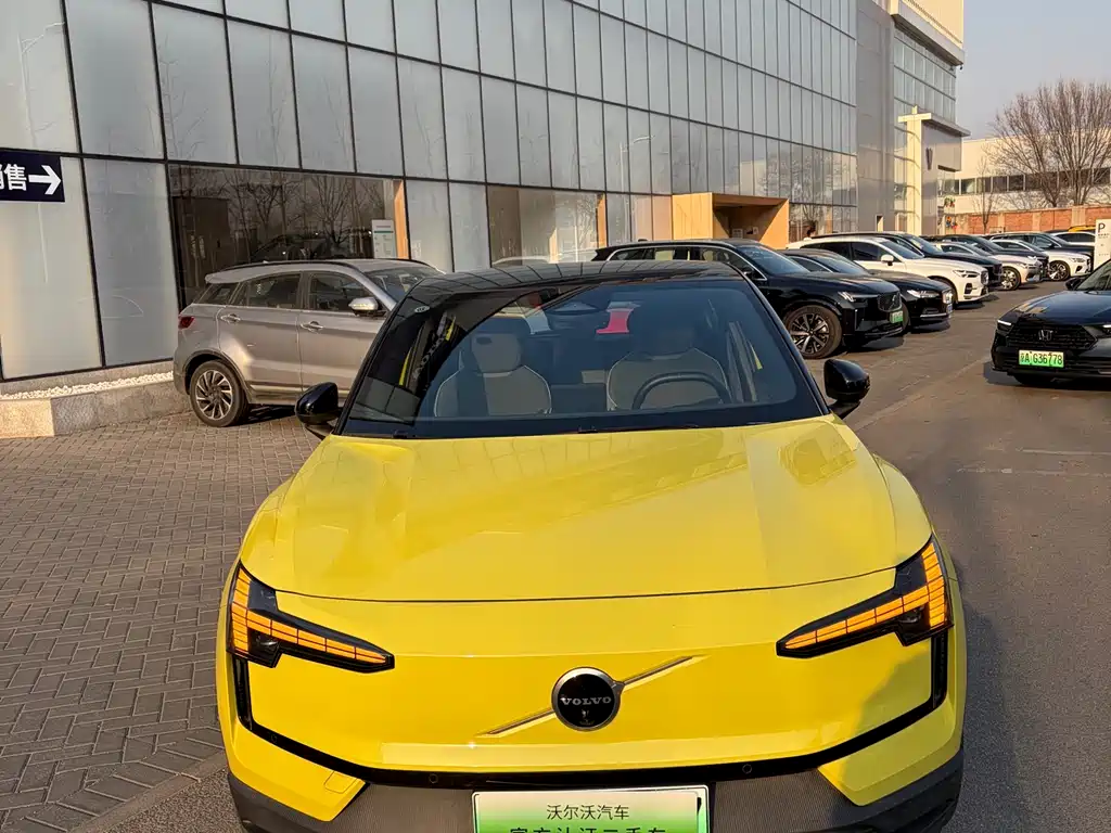Volvo EX30 2024