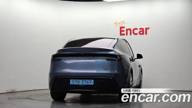 Tesla Model Y 2025