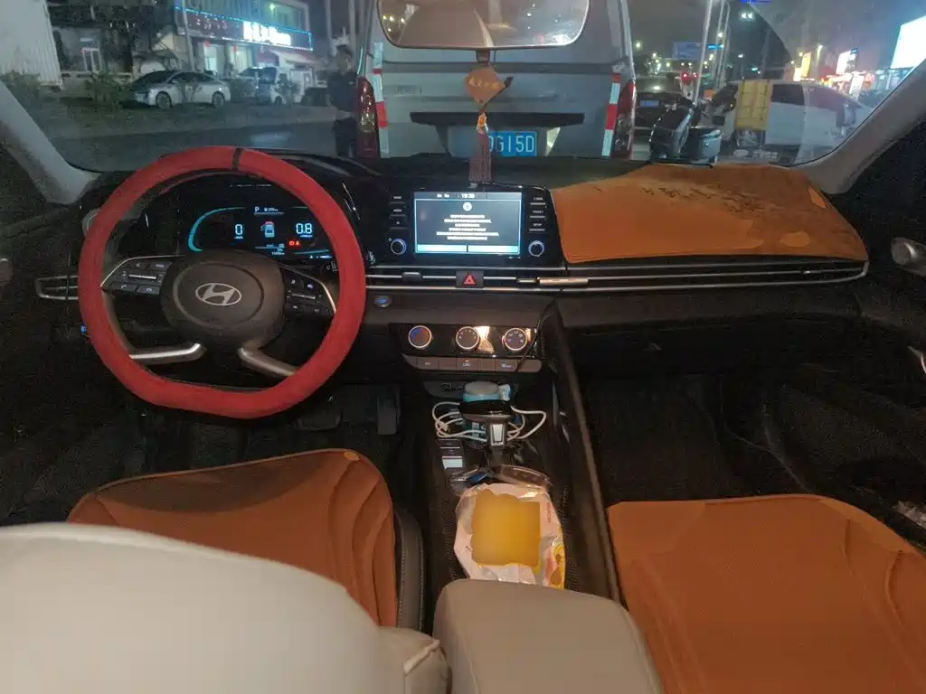 Hyundai Elantra 2025