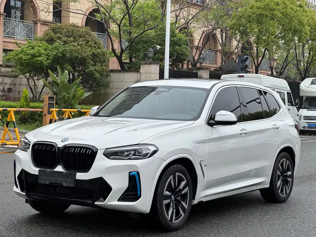 BMW iX3 2022