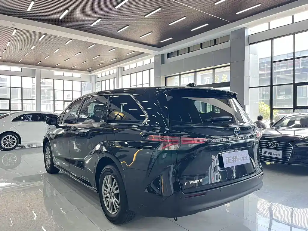 Toyota Sienna 2023