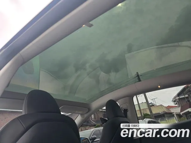 Tesla Model Y 2025