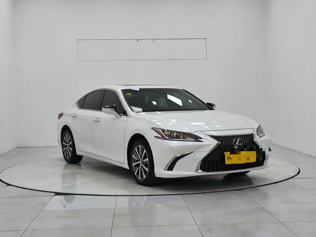 Lexus ES 2022