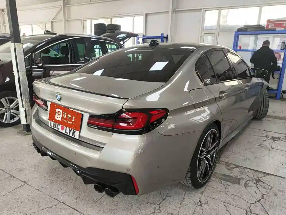 BMW M5 2022