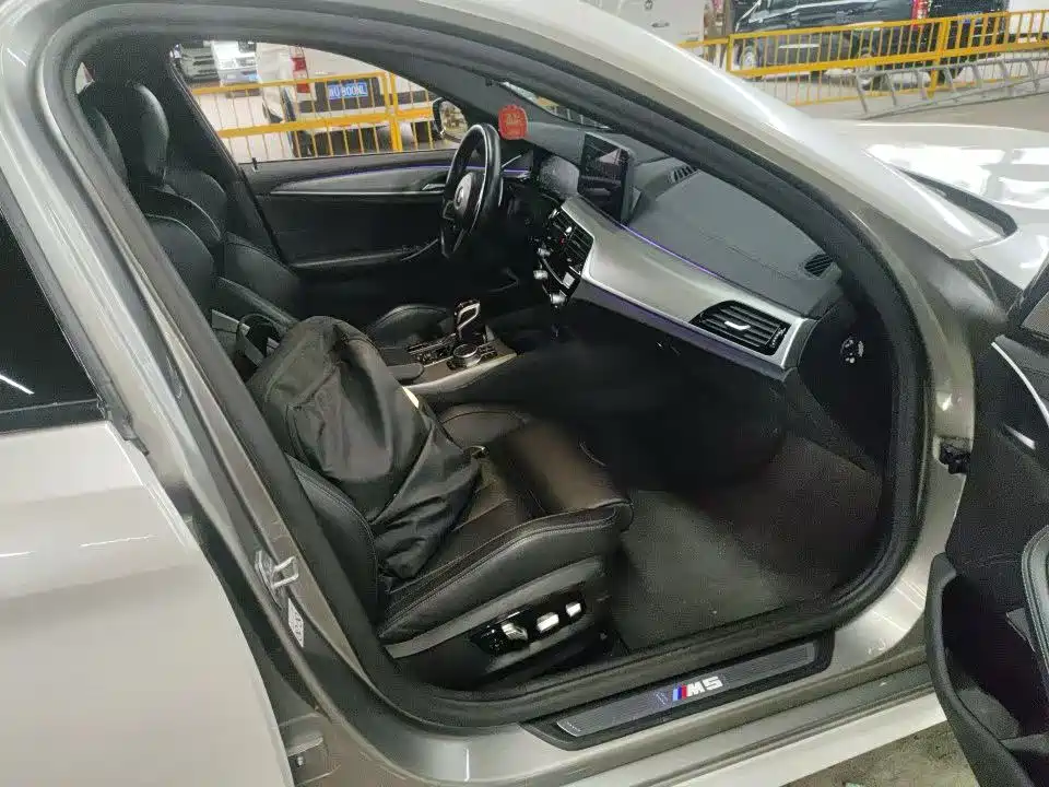 BMW M5 2022