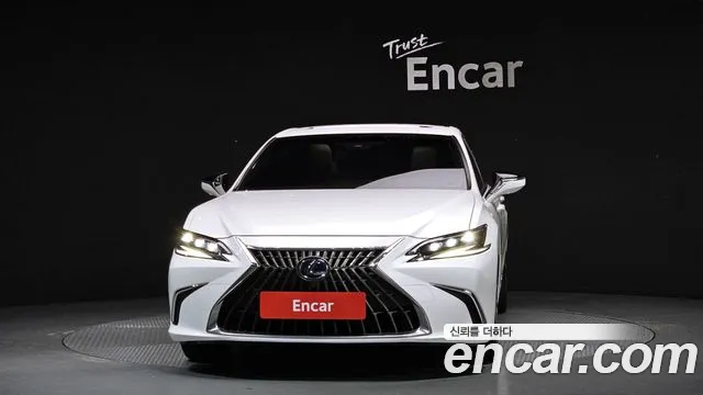 Lexus ES 2022