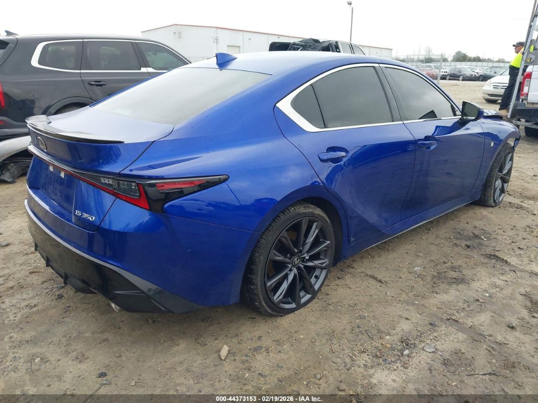 Lexus IS 2024