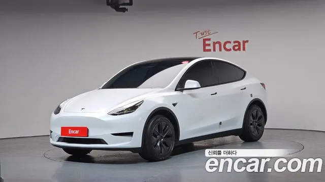 Tesla Model Y 2024