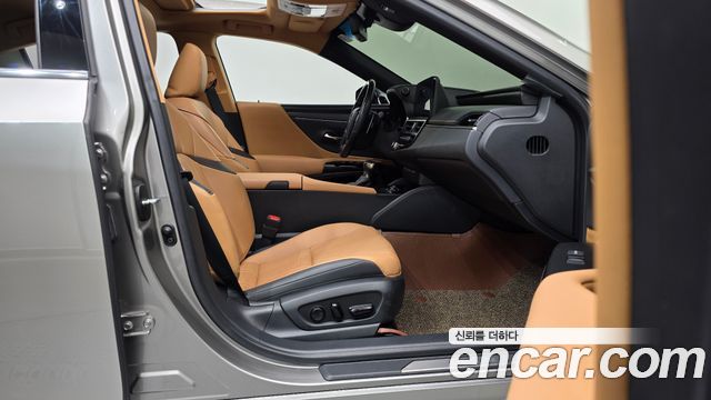 Lexus ES 2022