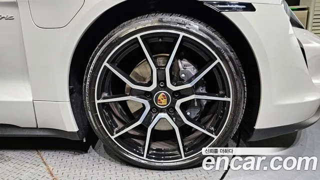 Porsche Taycan 2023