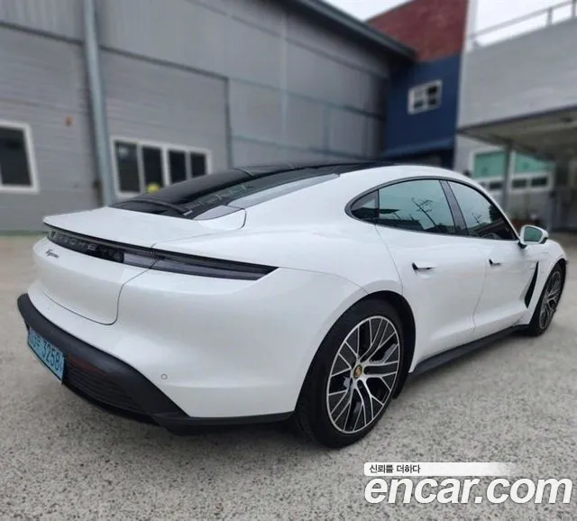 Porsche Taycan 2021