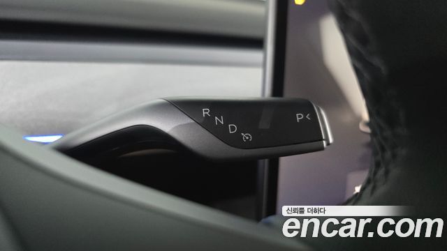 Tesla Model Y 2025