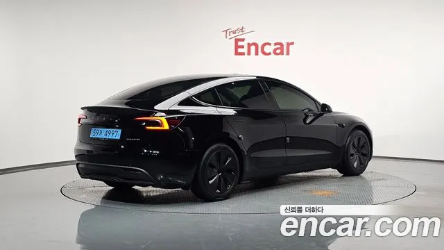 Tesla Model 3 2024