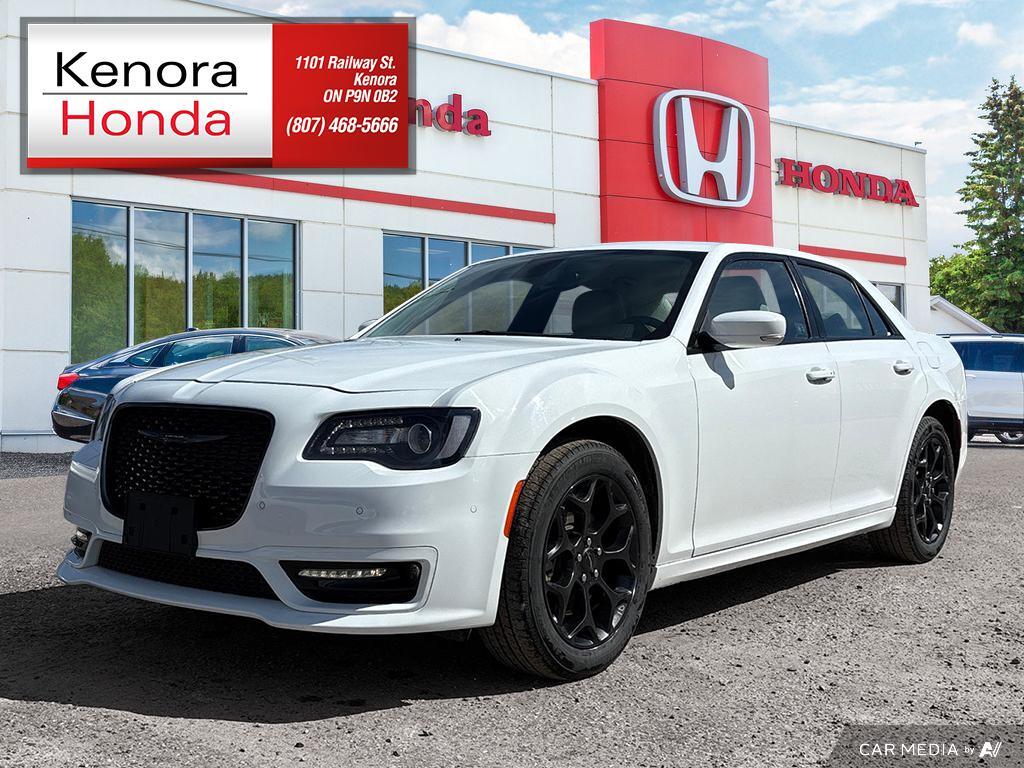 Chrysler 300 2023