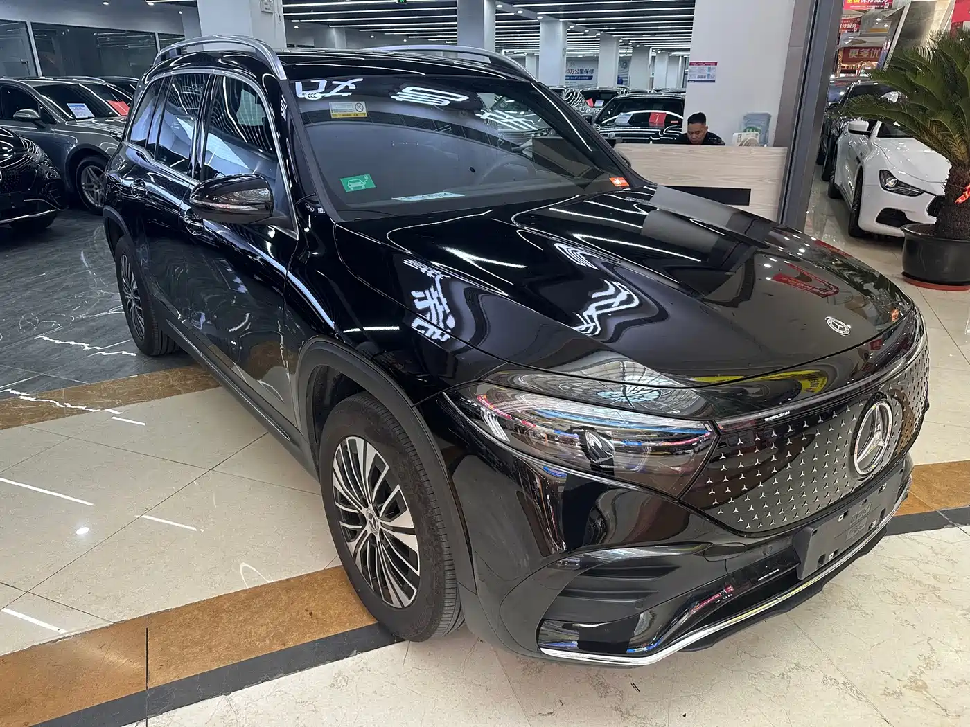 Mercedes-Benz EQB 2025
