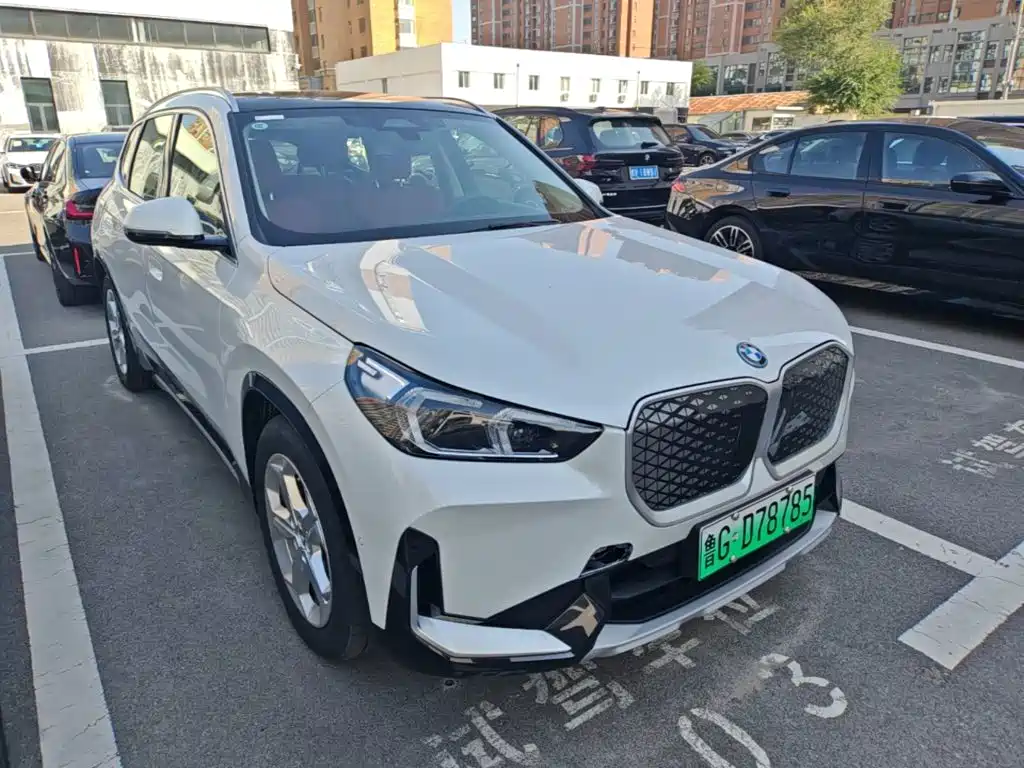 BMW iX1 2025