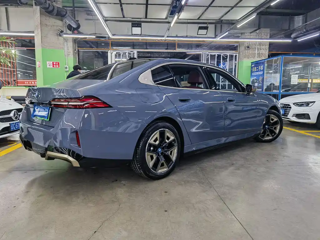 BMW i5 2024