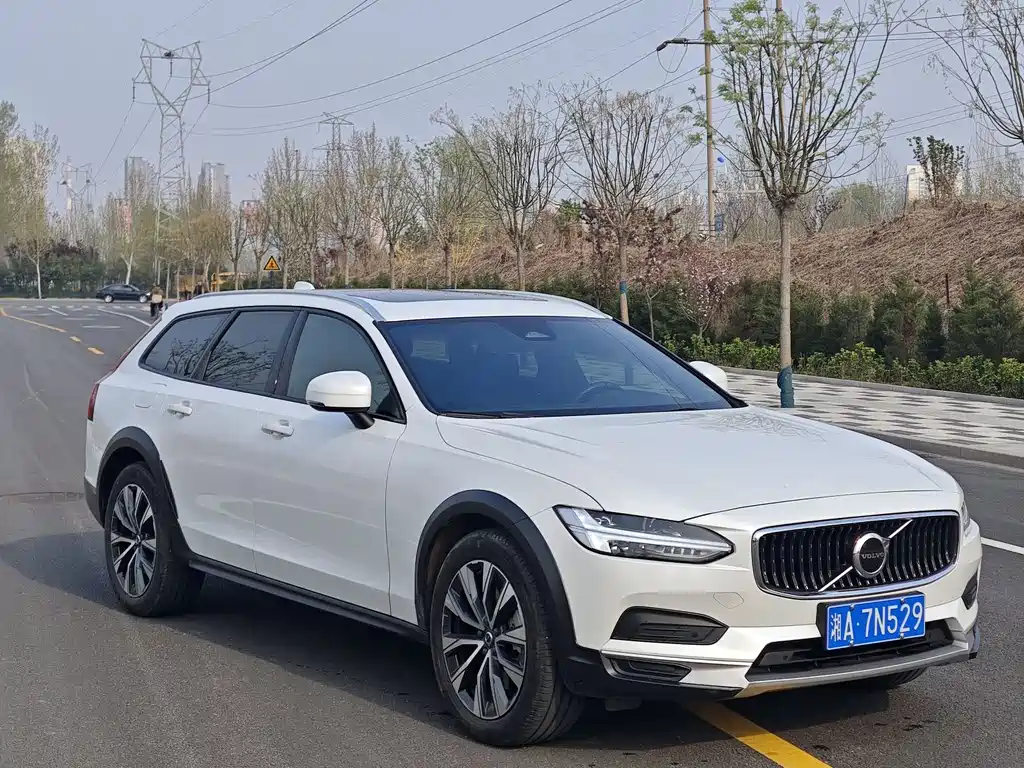 Volvo V90 2022