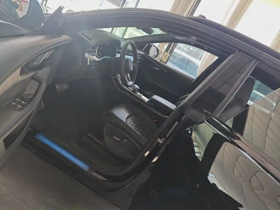 Audi Q8 2023