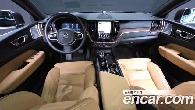 Volvo XC60 2025
