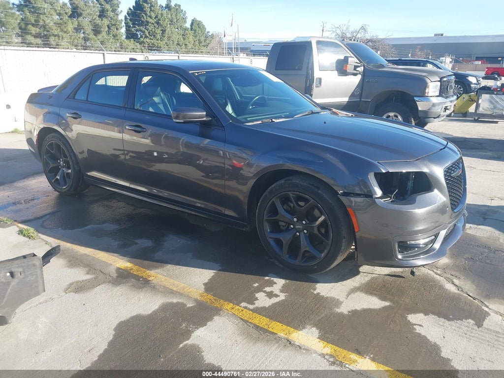 Chrysler 300 2021