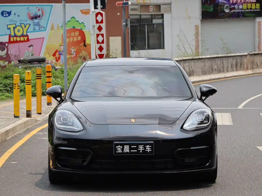Porsche Panamera 2023
