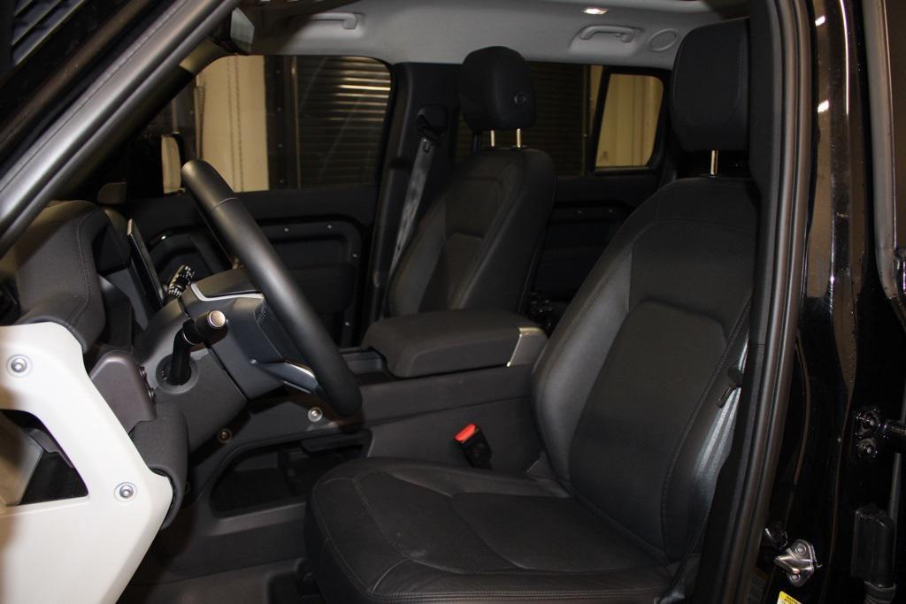 Land Rover Defender 2023