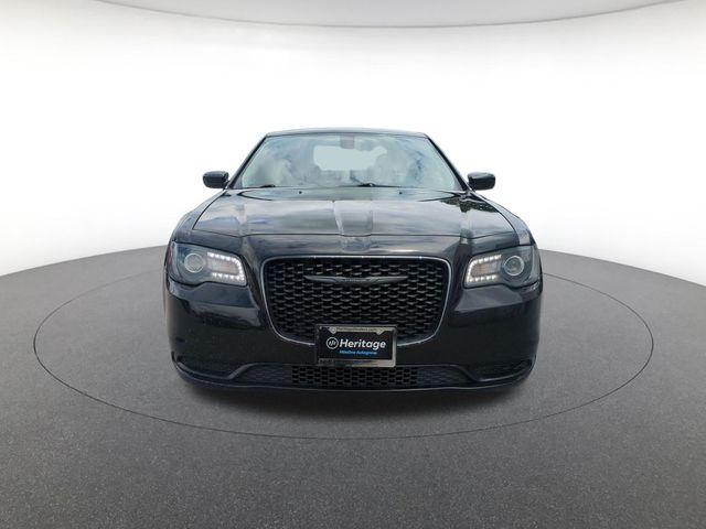 Chrysler 300 2021