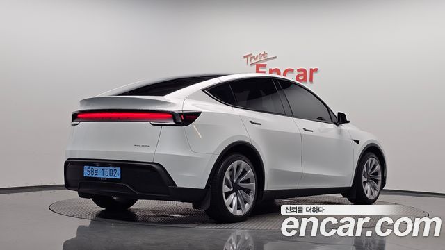 Tesla Model Y 2025