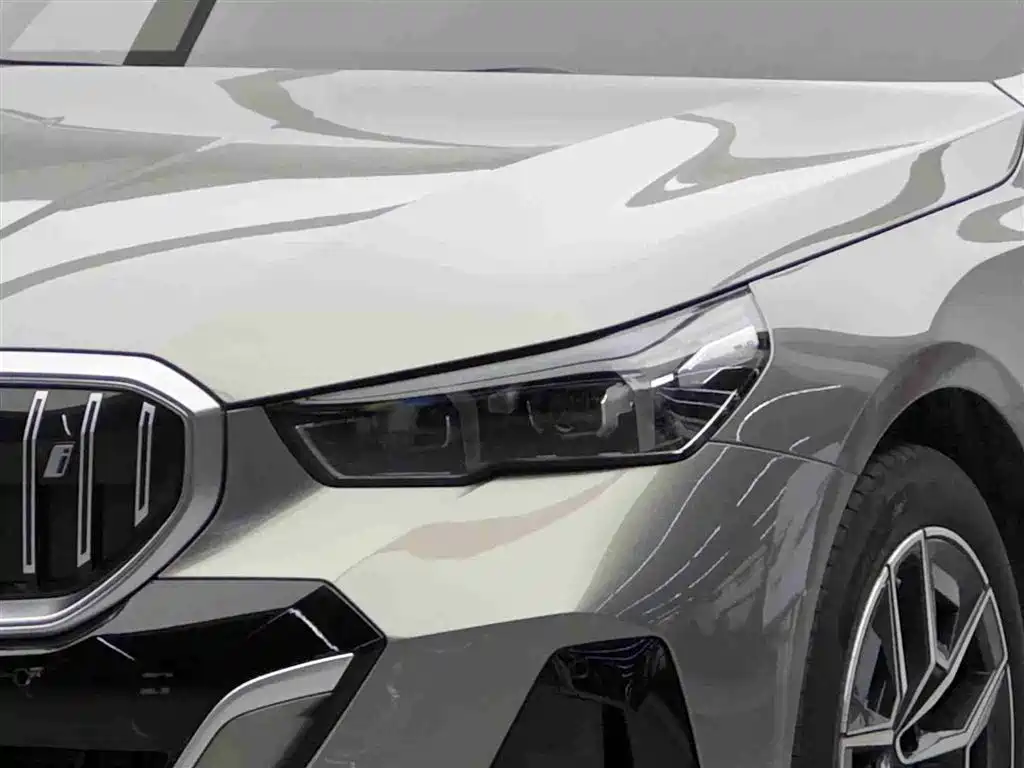 BMW i5 2024