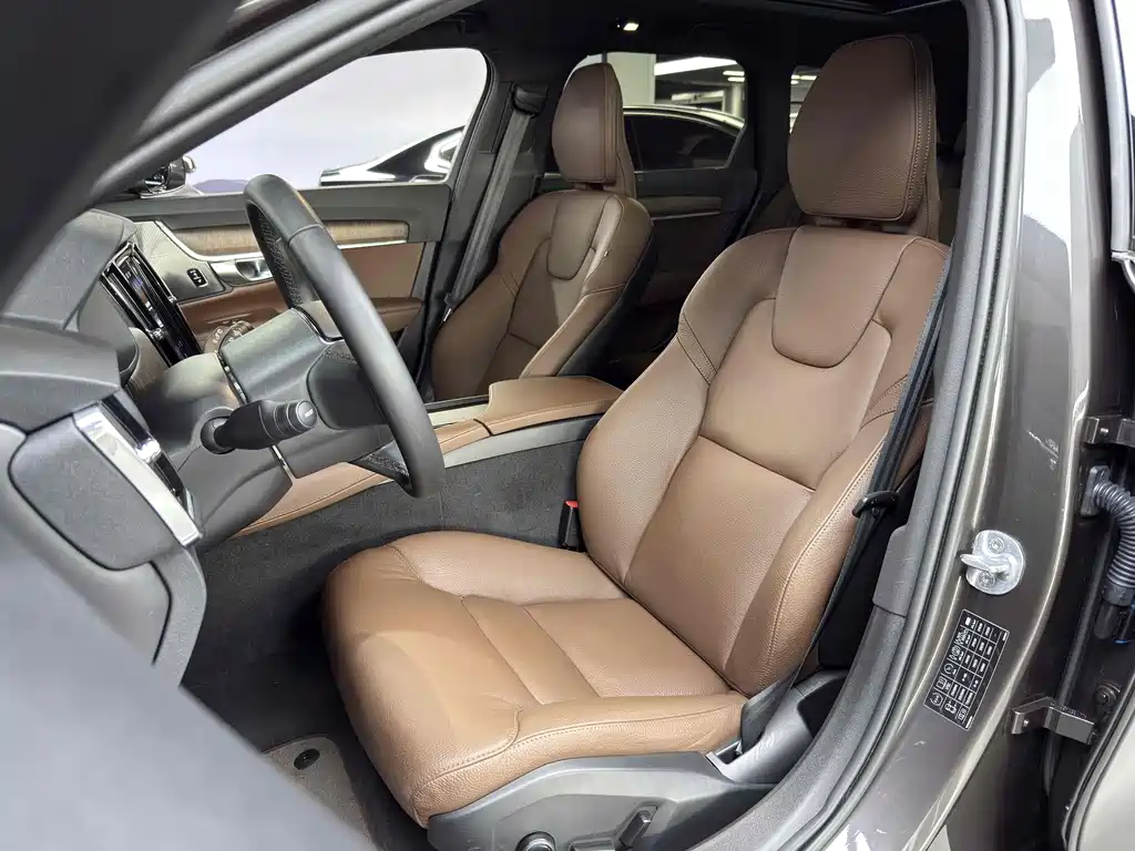 Volvo V90 2024