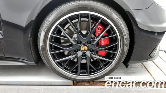 Porsche Panamera 2023