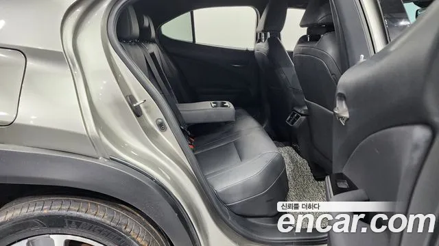 Lexus UX 2022