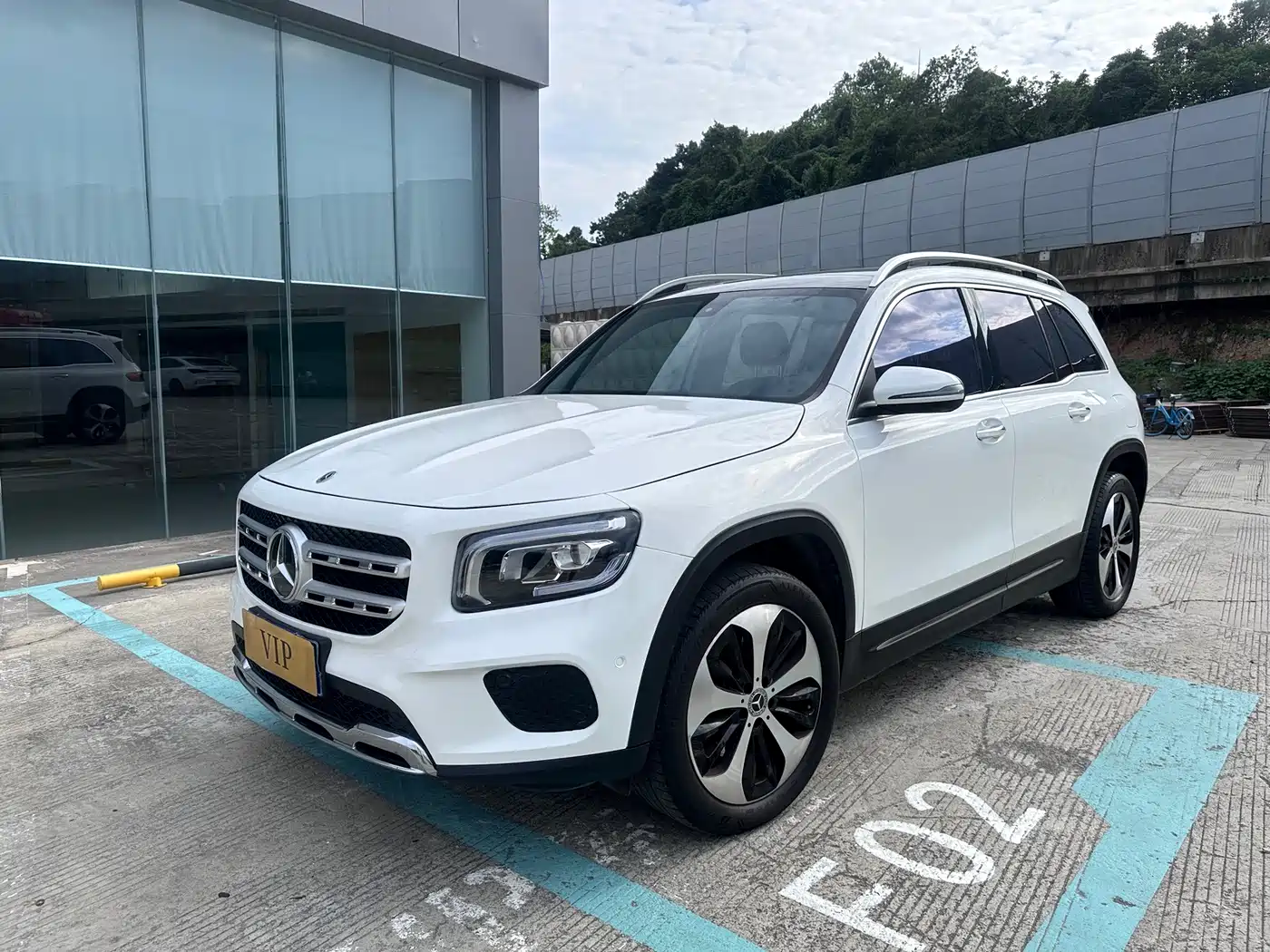 Mercedes-Benz GLB 2023