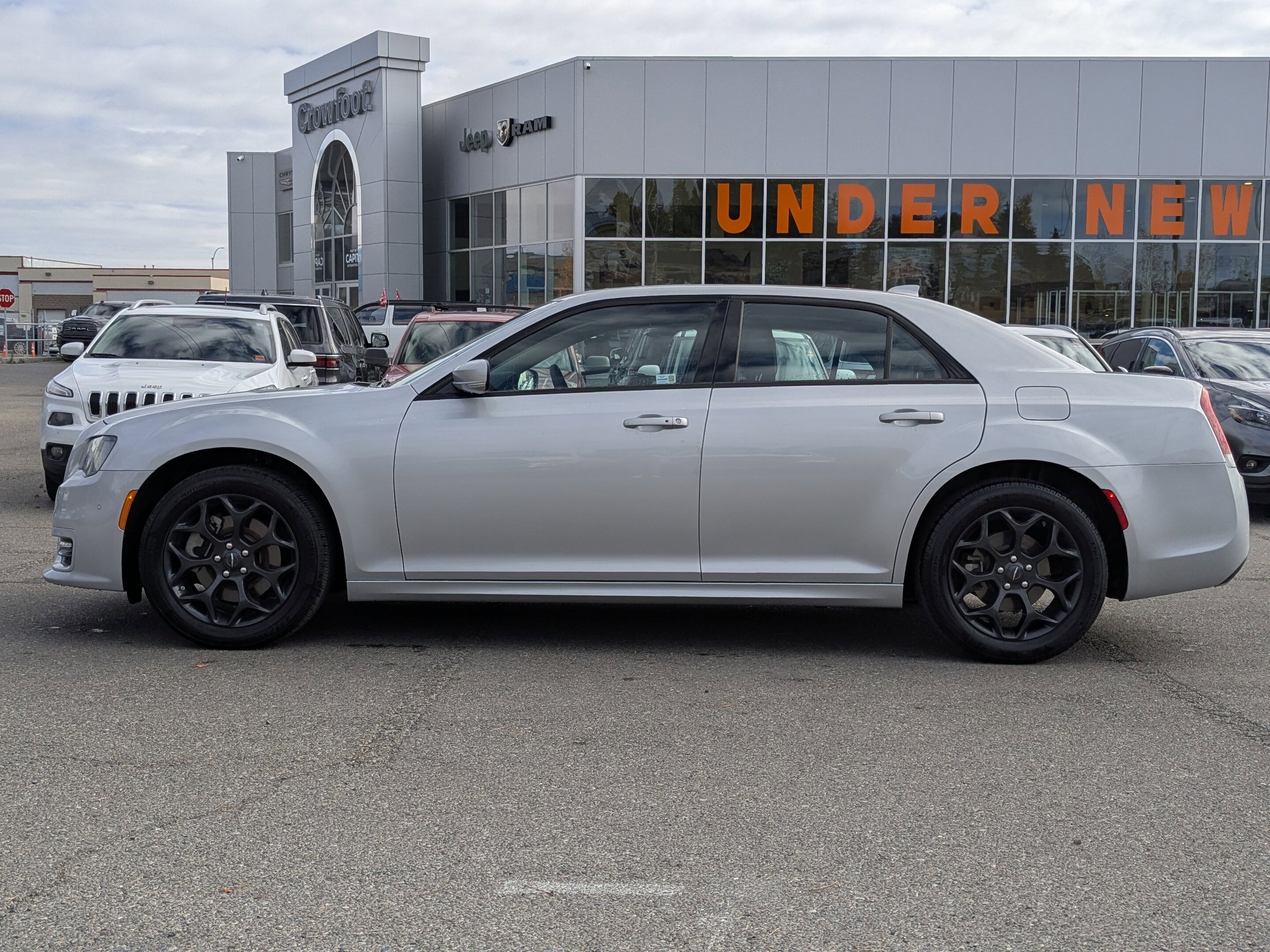 Chrysler 300 2023