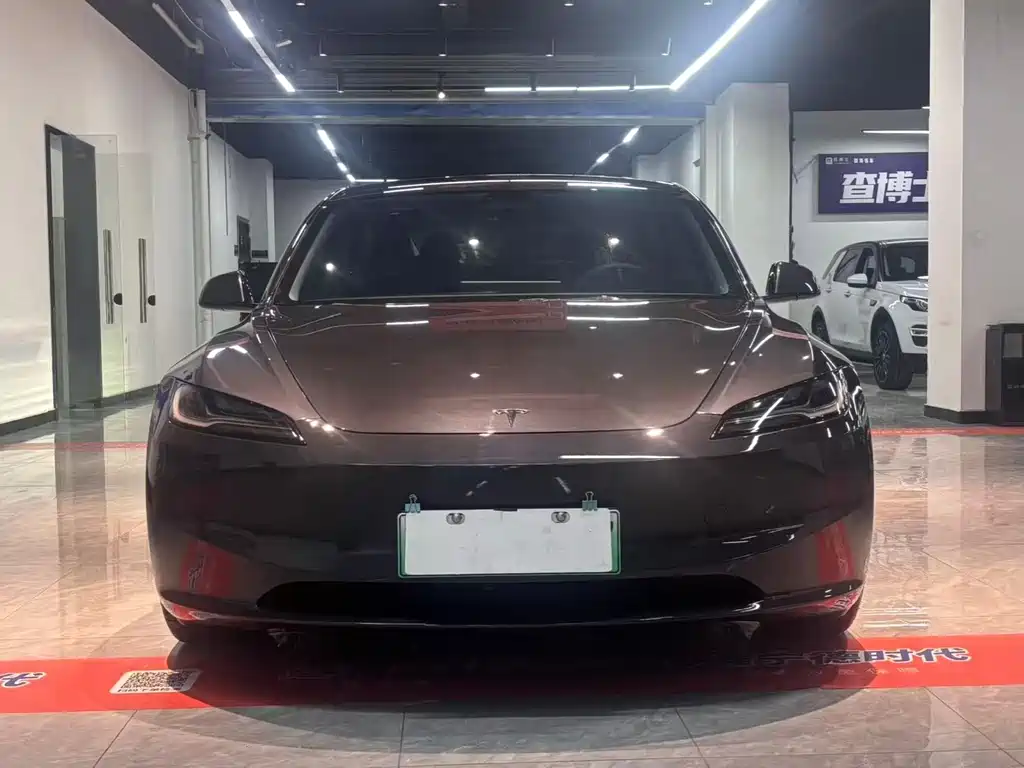 Tesla Model 3 2024