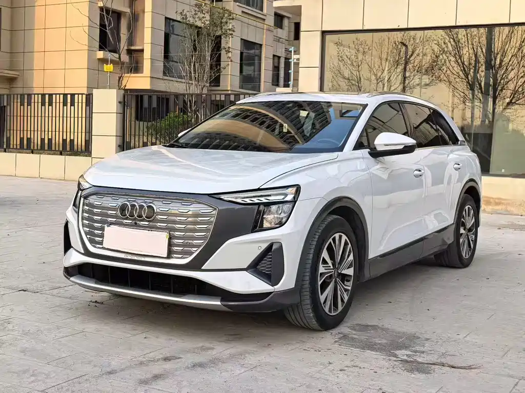 Audi Q5 e-tron 2024