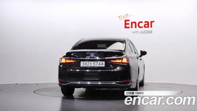 Lexus ES 2021