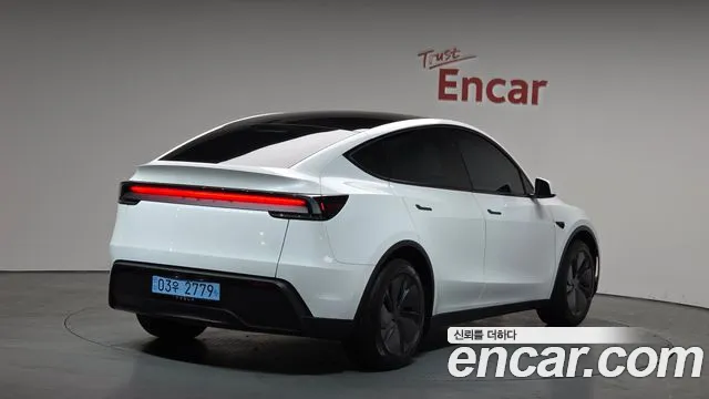 Tesla Model Y 2025