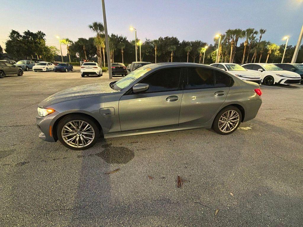 BMW 330 2023