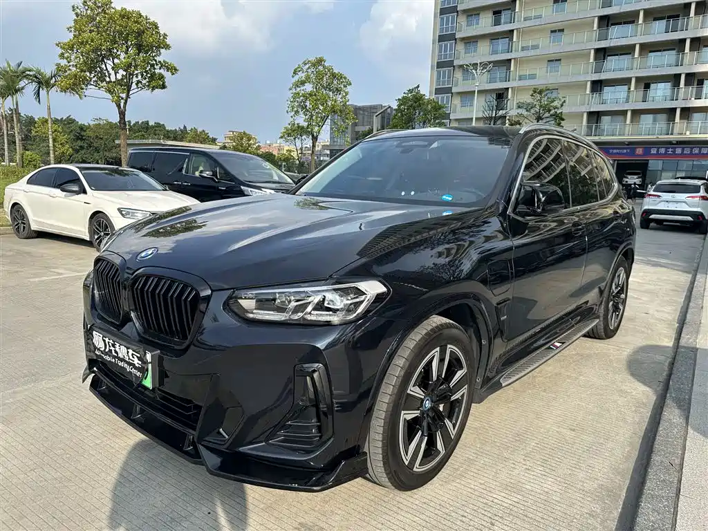 BMW iX3 2024
