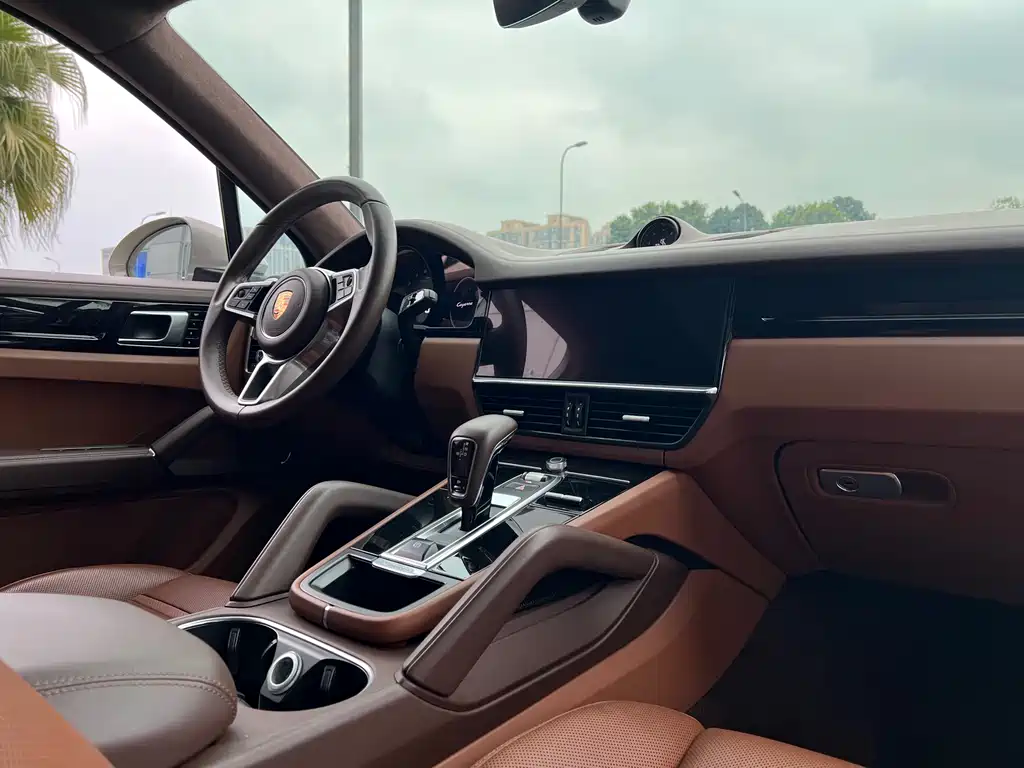 Porsche Cayenne 2021