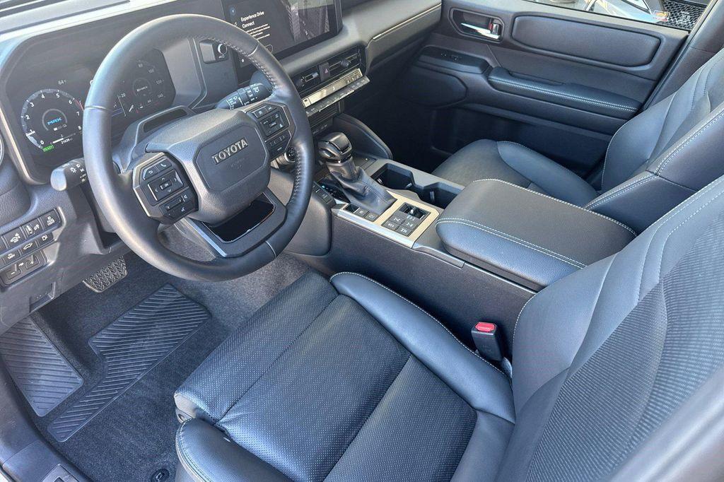 Toyota Land Cruiser 2025